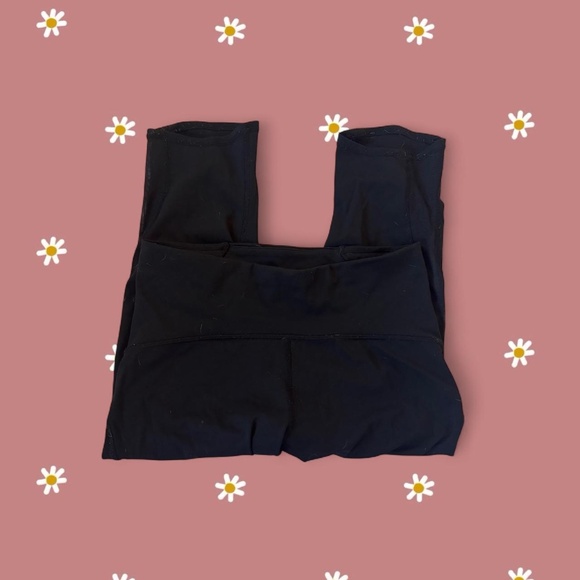 Lululemon Women's Black Capri Leggings - Picture 2 of 3